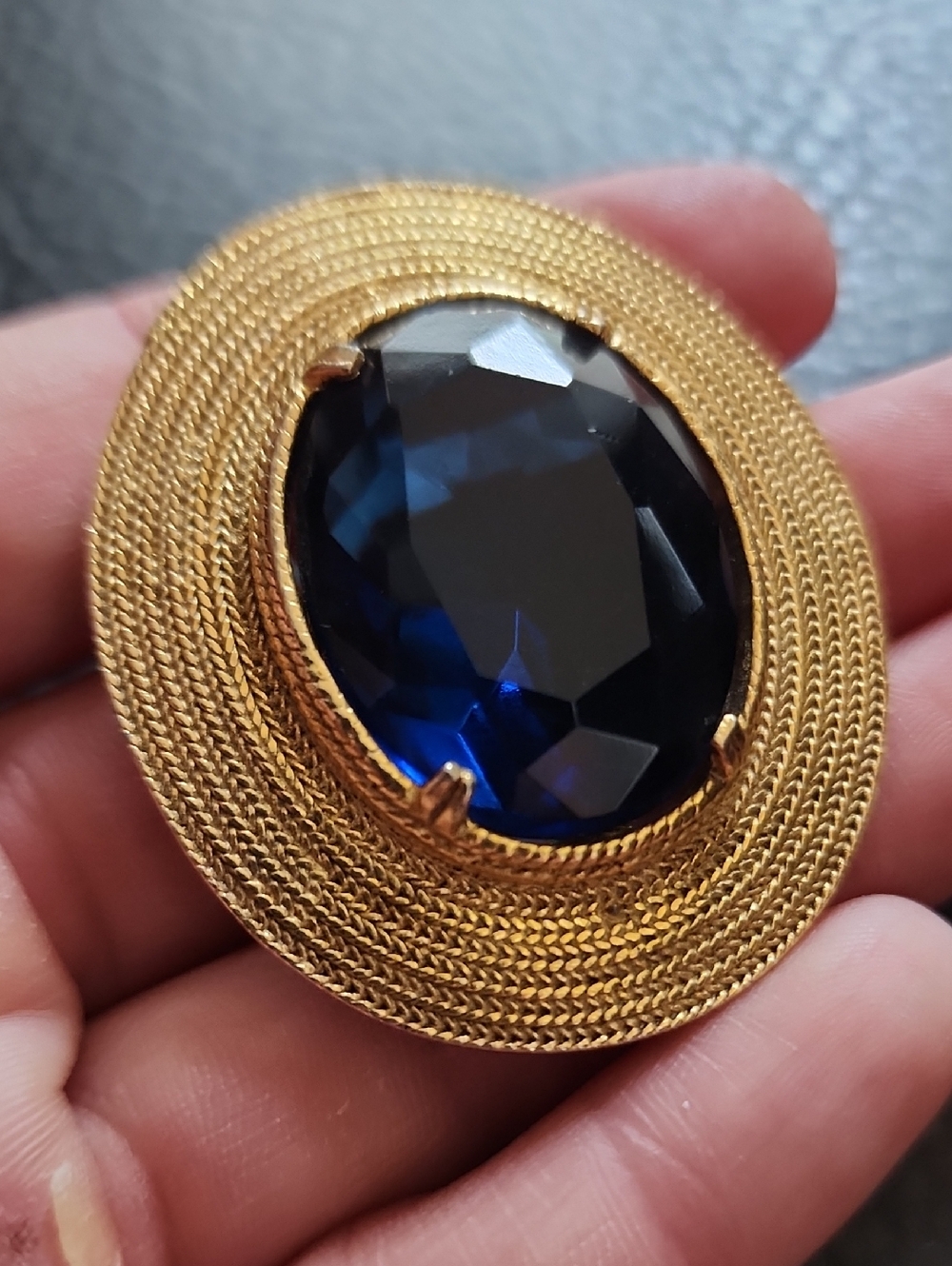 VTG Accessocraft Gold-Tone Brooch with Deep Blue Faceted Stone